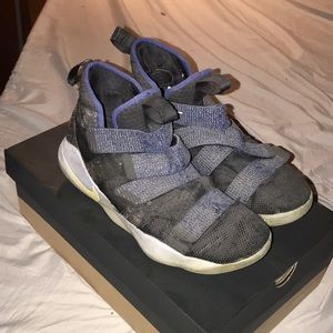 LeBron soldier 11 men’s size 10.5